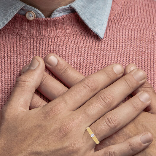 GEMSET GOLD GENTS RING IN CASTING