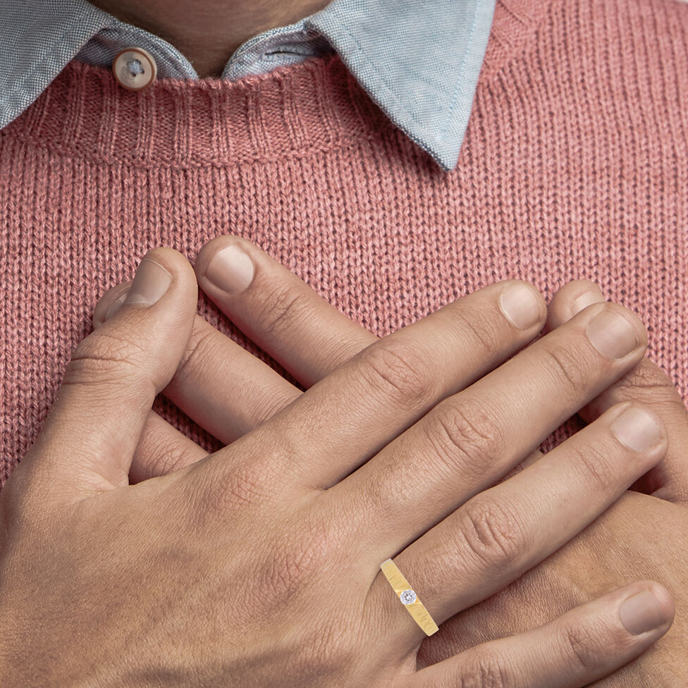 GEMSET GOLD GENTS RING IN CASTING